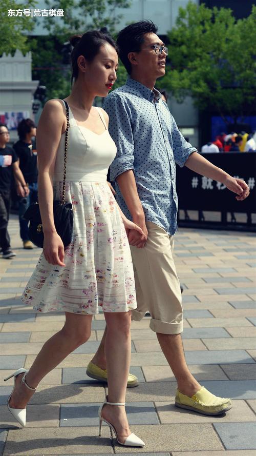 出门为什么要穿尖头细高跟,看了她们的搭配,你也会选这款鞋子