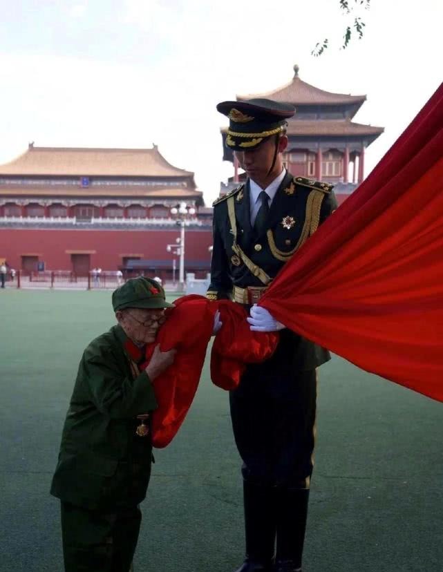 致敬！这个94岁老兵身高一米二，但扛起了中华民族