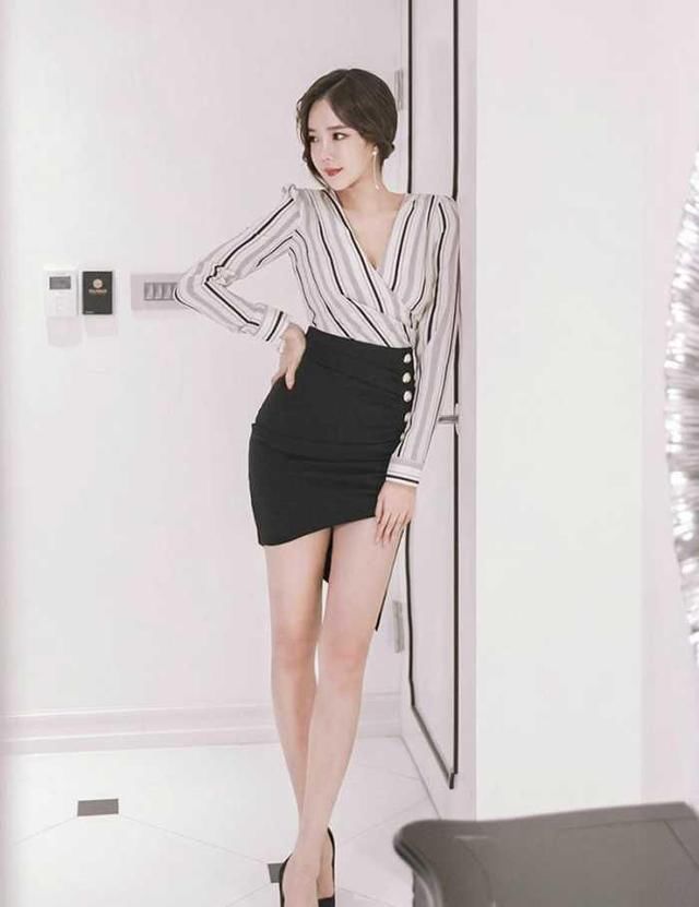 回头率超高的短裙飘逸优美，名媛气质令人心动