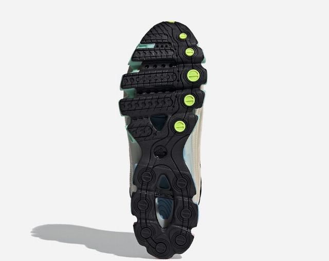 『adidas』科幻造型 + 清新多彩装扮!adidas 经典科技跑鞋本月回归!