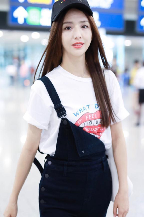 34岁佟丽娅又美了！仅换了个发型嫩回18岁，网友：美得像初恋一样