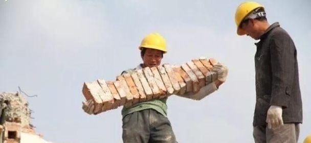  「农民」为什么年轻人不愿意当建筑工人？原因太现实了