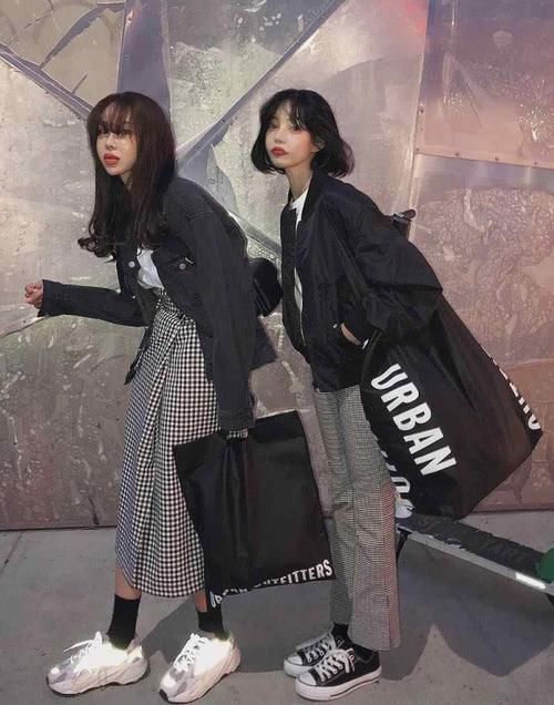  【女生】聪明的女生，早就开始用这几款外套配裙子了