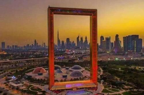 迪拜狂砸3亿建了个世界最大“相框”,网友:贫穷限制了我们的想