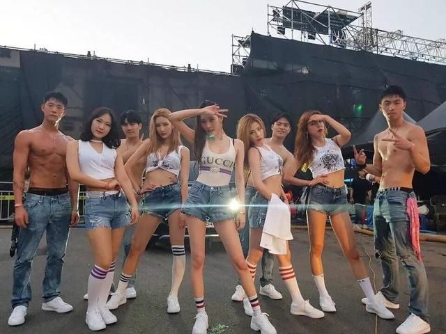 泫雅宣美比性感谁赢了？对不起这题超纲了！