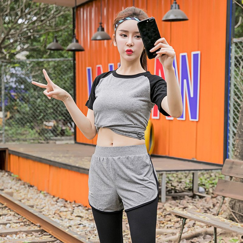 现在流行的健身服!紧身衣勾勒性感迷人线条，凸显细腰S型