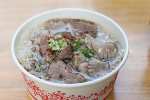 大雪将至,而这座城市却总是入冬失败,街上行人各种乱穿衣