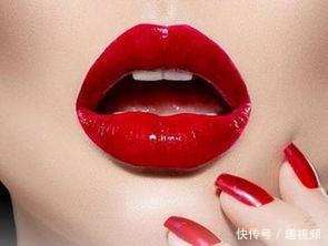 女子将嘴唇镶满“黄金”，这嘴虽然值钱，但是还真下不去嘴