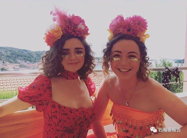 最近流行穿milkmaid上衣,甜美性感合二为一