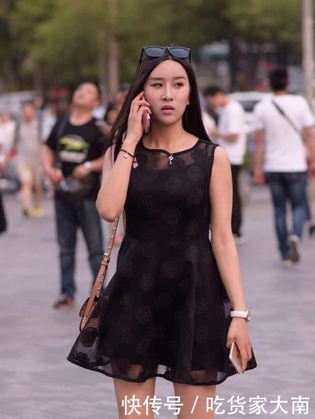  #驾驭#街拍：黑色裙子不仅显瘦百搭，还能轻松驾驭不同场合
