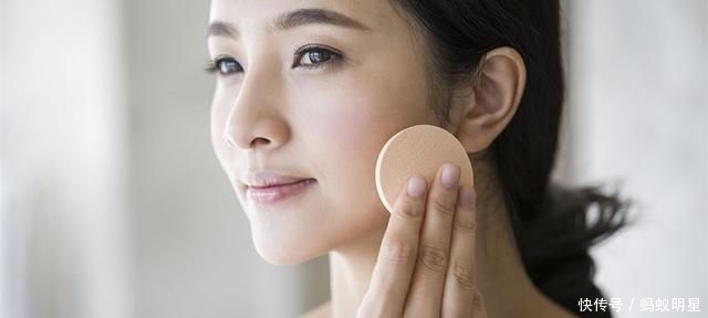 「实用」建议女人:别直接涂BB霜!教你正确方法,不易脱粉脱妆,特实用