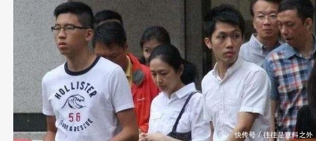 『朱丽倩』刘德华妻子53岁了,不爱打扮不去整容,素颜的样子仍显真实美