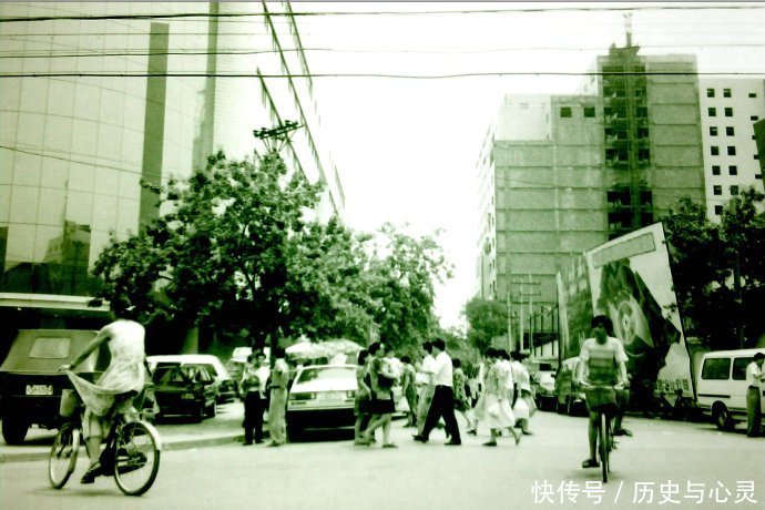 老照片：九十年代的西安市东大街