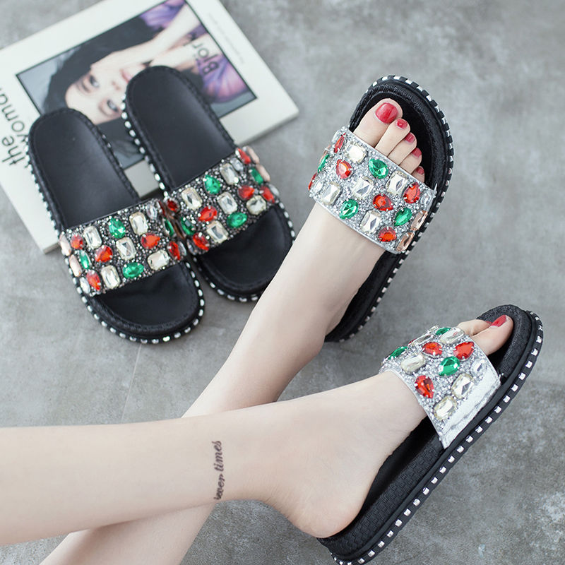 逛街还傻傻穿高跟鞋?别傻了，新款拖鞋也可以舒适又美丽