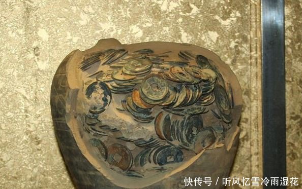  【铜钱】农民地里挖出一破罐铜钱，如何取出铜钱成了大问题