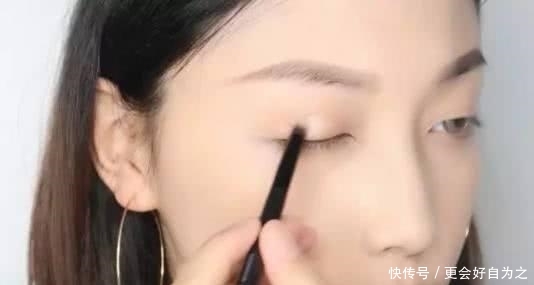 『天生』脸上有这五个特征的女生,天生自带浓妆效果,第四个可遇不可求!