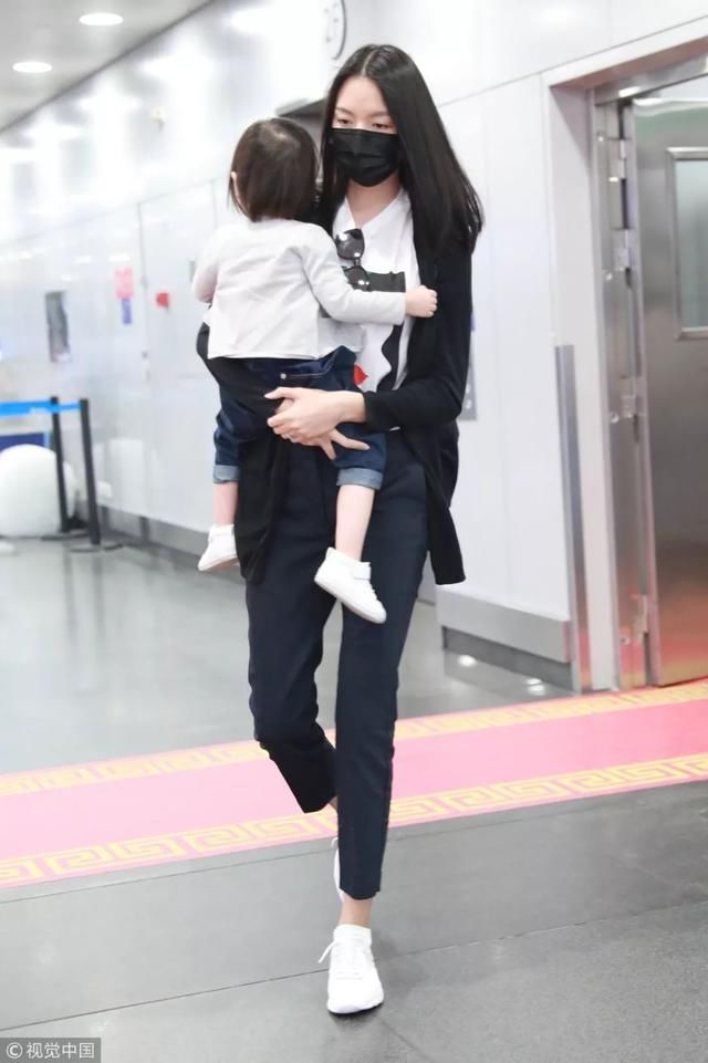 有了这些爱抢镜的萌娃，辣妈们连凹造型都省了！