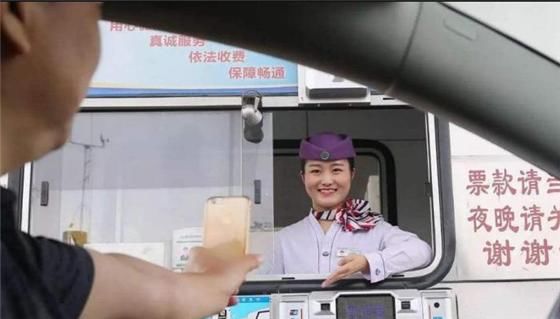 高速公路的收费员月薪3000元左右，为何很多人抢着去做？