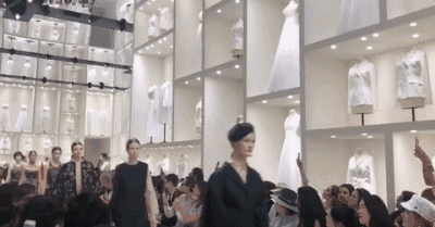 迪奥究竟有什么魔法让景甜如此着迷?