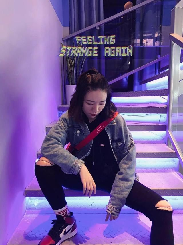  潮牌@SNKR Girls送鞋丨男友衬衫、潮牌、球衣...性感又会搭，就是这期球鞋女生们！4.20-4.26