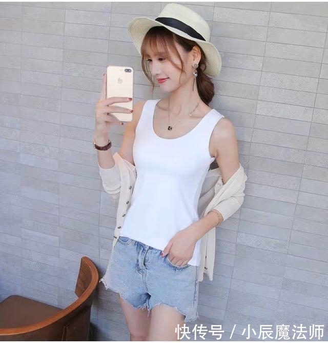 「短发」路人街拍,甜美可爱的短发小姐姐,黑色休闲装搭配,很唯美