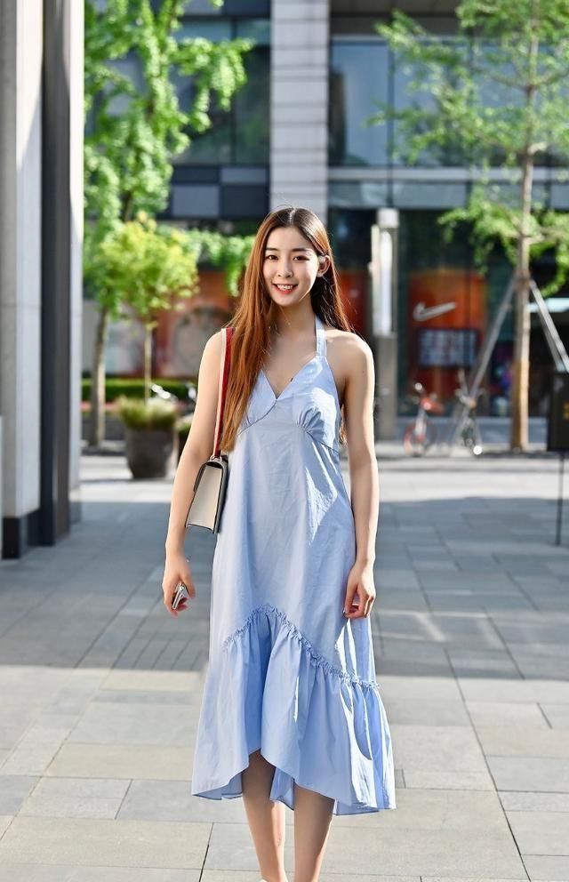  『适合』谁说小白鞋过时了？美女用它配裤子、配裙子、配汉服都适合
