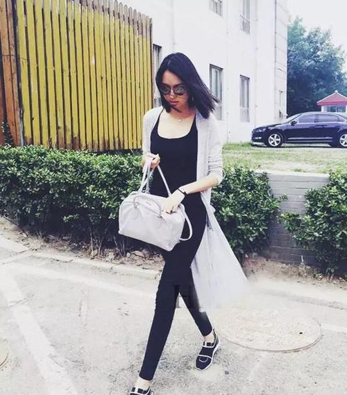 娜扎输给了关晓彤！不仅腿短，还九曲十八弯？