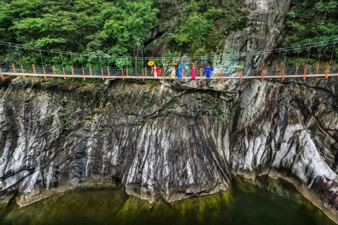 金寨燕子河大峡谷，国内最适合老人游玩的山岳景区