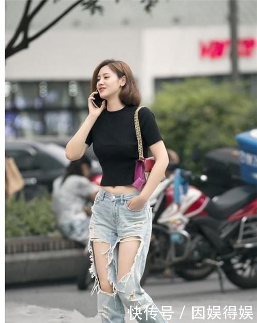 「 姐姐」展现高挑身段，尽显青春迷人气息，街拍：丰腴性感的打底裤小姐姐