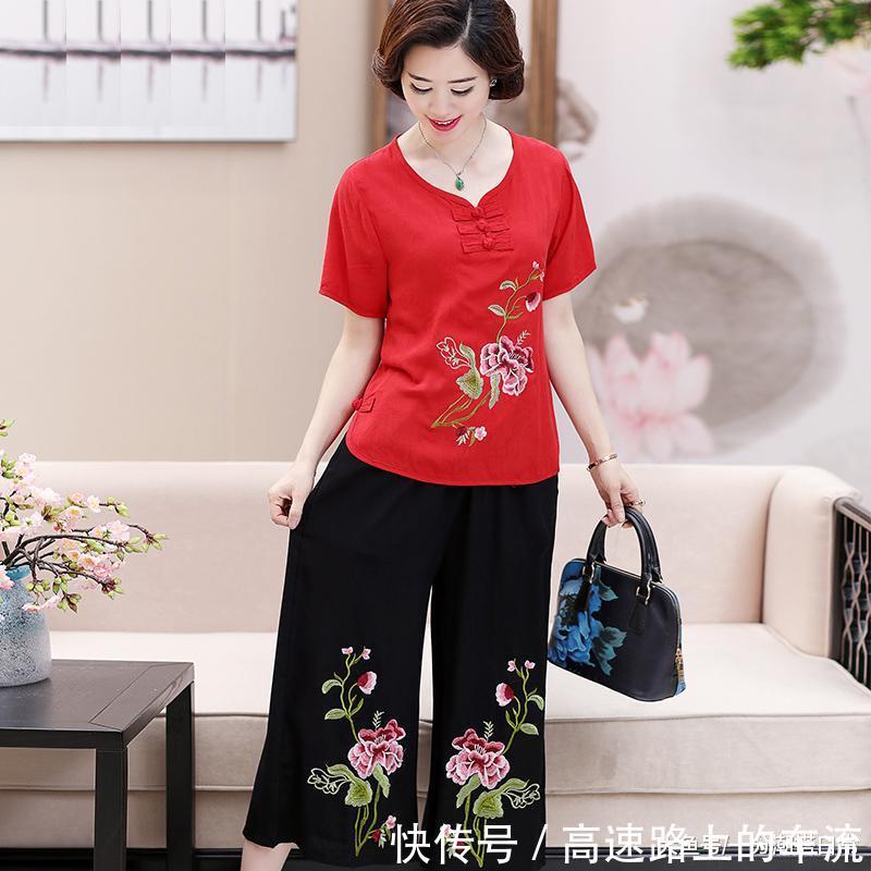 『试试』三伏天不一定穿裙子,试试这6件新款女装,56岁妈妈也能美翻天