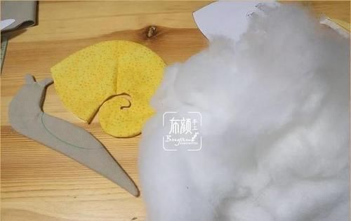 「布艺」一小块花布就能做玩偶,布艺蜗牛玩偶,做抱枕好舒服,附教程