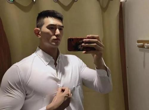 「洋火」193CM“肌肉版”杨洋火了，这颜值大长腿让网友不淡定了！