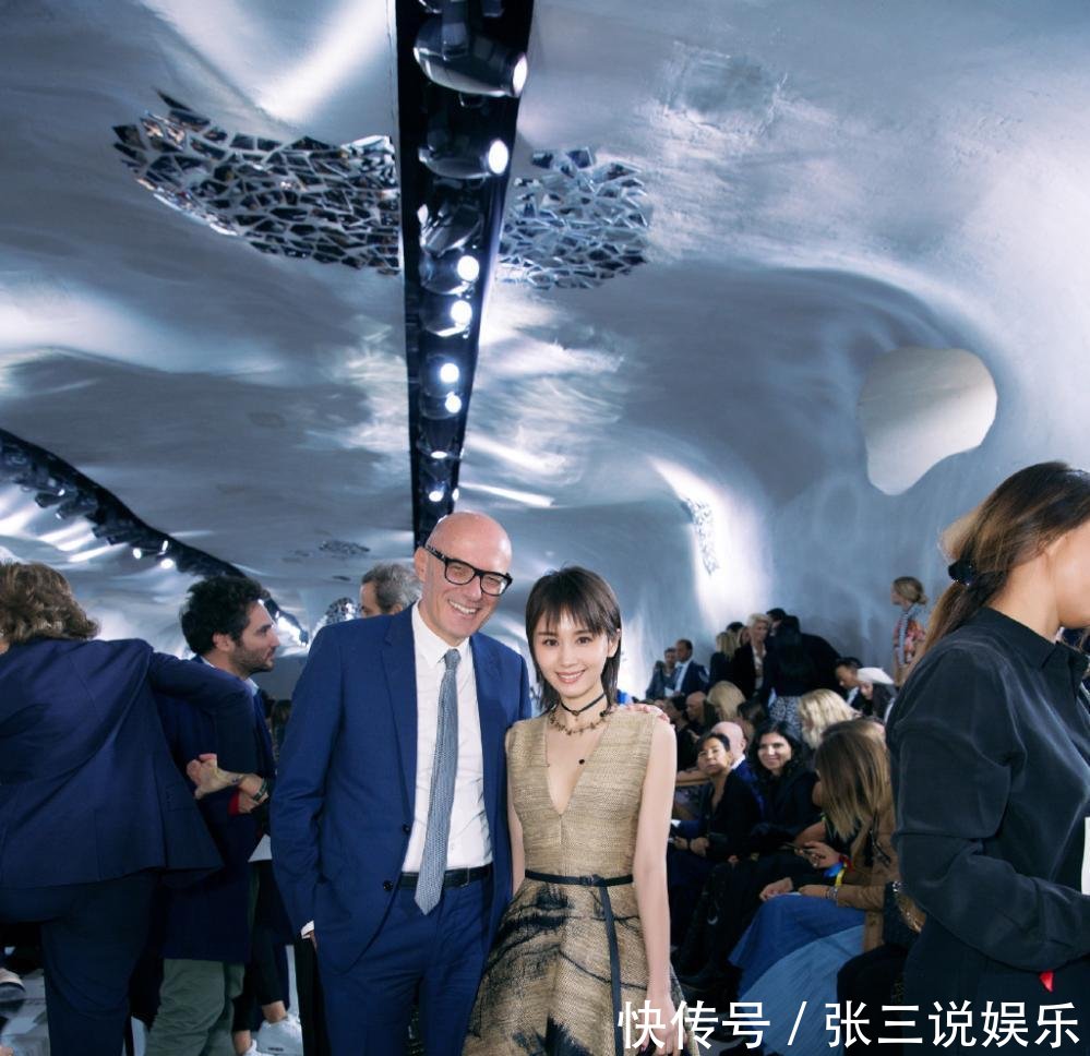 王子文真会穿, 牛仔裤配皮靴穿出摩登风, 网友: 比杨幂还会搭配