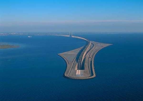 【丹麦最“神奇”的大桥，厄勒海峡大桥，一半是漂浮一般要潜入 在丹麦首都