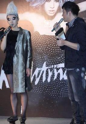 女星们的奇葩高跟鞋，看着都吓人，保证没有一双你能穿！