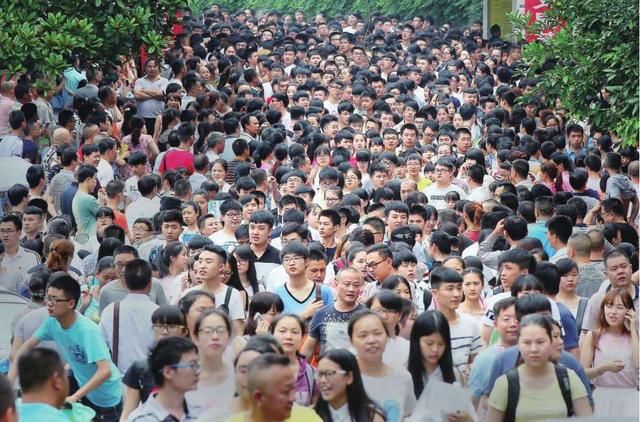 辛辛苦苦考上公务员，为什么有些人工作一两年就想辞职？