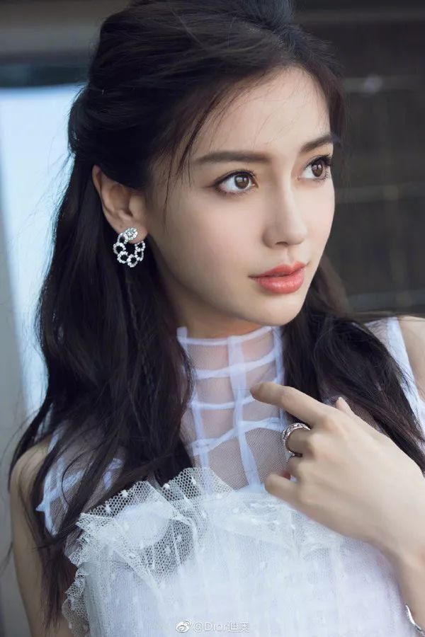 围观| 唐嫣美出新高度，林允少女感全无?6月女星妆容你Pick谁