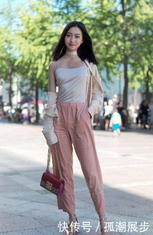 『 国色天香』白蕾丝紧身衣配短裤,十分温婉甜美,街拍:国色天香的小姐姐