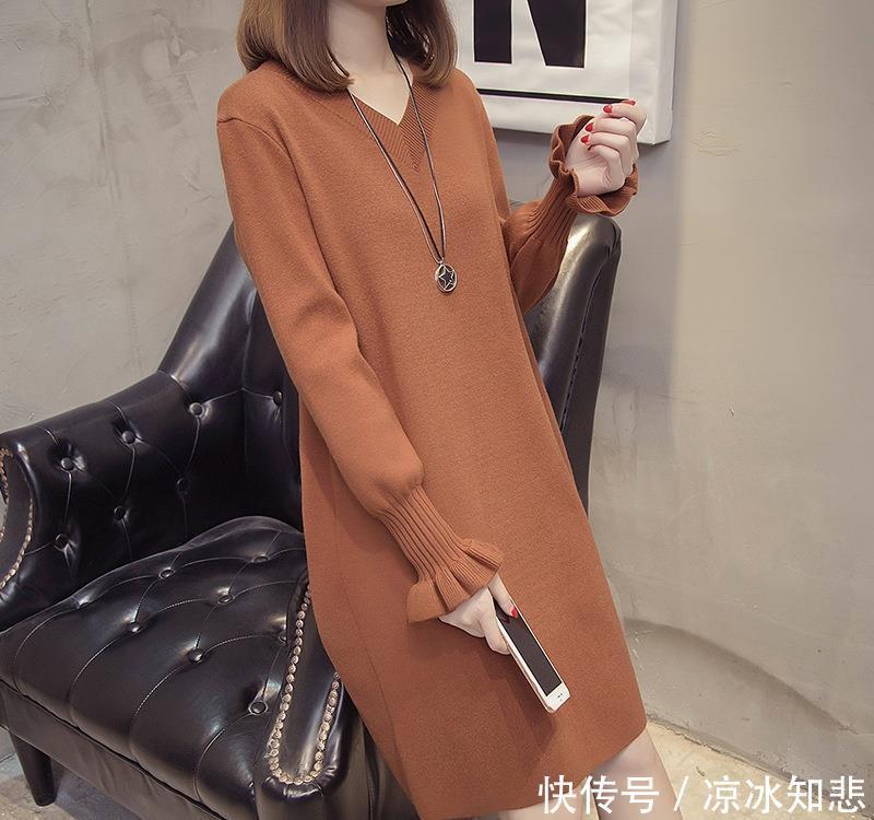 『显瘦』大冷天,老婆打扮得太美了!大码毛衣裙+大衣,显瘦迷人巨美嫩