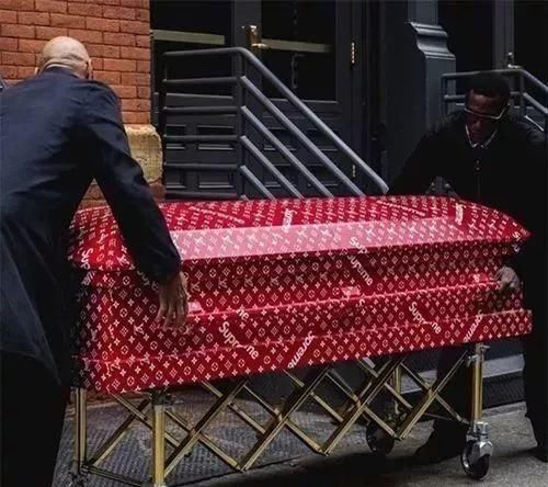 2万的编织袋？4千的塑料鞋？难道真是贫穷限制了我的审美？