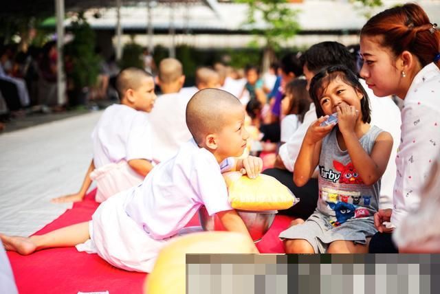 世界上最大道场，建于沼泽之上，供奉百万尊佛像