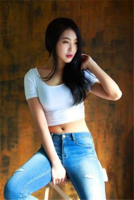 下半身微胖的小姐姐，图3不想看正脸，图7飞奔而来，谁敢抱她？