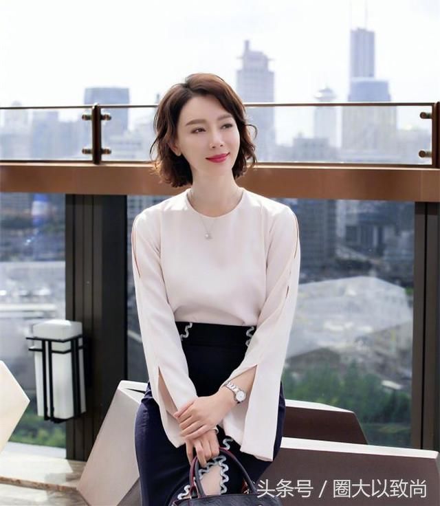 本以为林心如穿高跟很女神了，看见41岁陈数后，才知啥叫风情万种