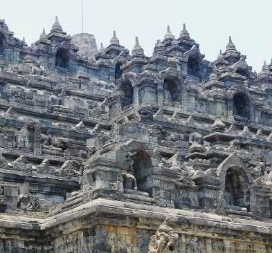 世界最大的佛教遗址，隐藏于热带雨林中近千年，与长城齐名