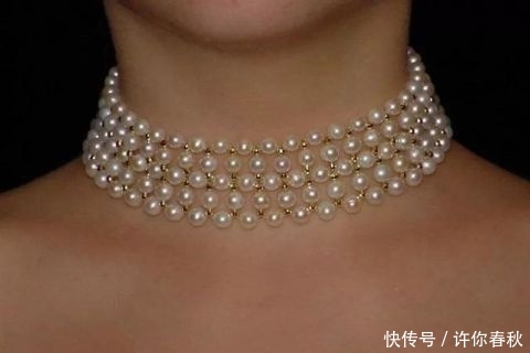  「条珍珠项链」简直不要太好看，珍珠项链时下最流行的几种佩戴方式都在这了