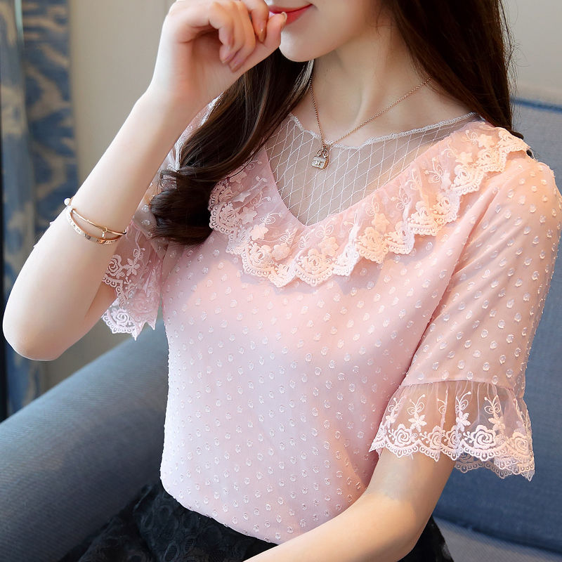 姐姐身穿紧身打底衫，那动人心魄的气质，真的让人着迷