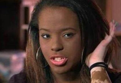 女子七年从不卸妆，男友夜间等她睡着给她卸妆，结果让男朋友不知