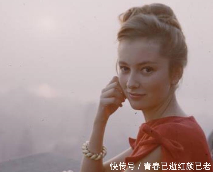  「比利时」比利时“天鹅王后”美貌与赫本比肩，如今82岁高龄却心酸迟暮