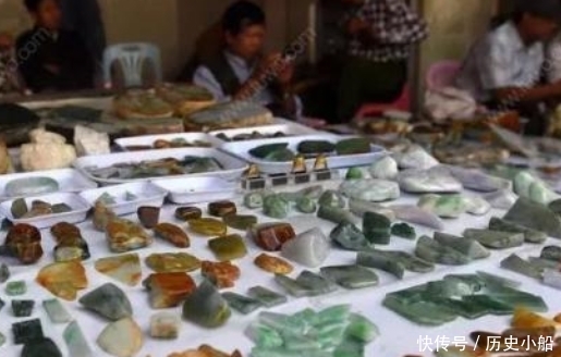 假珠宝的聚集地，80%的中国游客上当，而90%的当地人也被蒙在鼓里