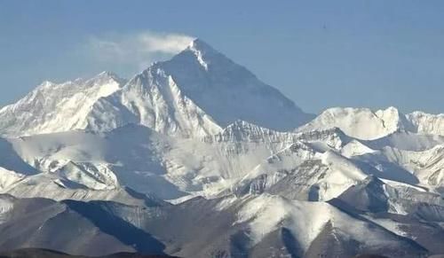 珠穆朗玛峰一半在中国一半在尼泊尔,问题来了,到底属于谁?